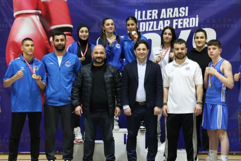 Kartepe’nin genç boksörleri ringde fırtına estirdi!