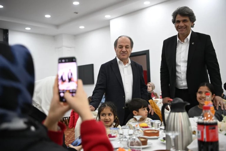 Kartepe’de yetimler iftar sofrasında buluştu