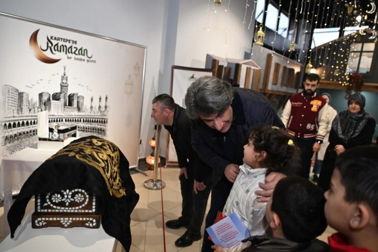 Kartepe’de Sakal-ı Şerif ve Kabe Örtüsü ziyarete açıldı