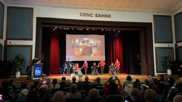Engelsiz Sanat gecesi Kocaeli’de sahne aldı