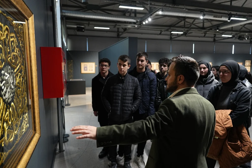 Kocaeli’de Mukaddes Emanetler sergisi yoğun ilgi gördü