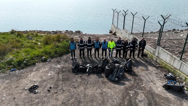 Mavi Takım sahilleri temizledi: 50 poşet atık toplandı!