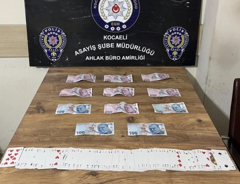 Darıca’da kahvehaneye kumar baskını: Cezalar kesildi!
