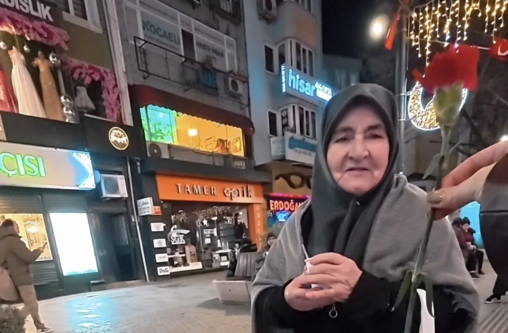 Büyükakın’dan 8 Mart sürprizi: Kadınlara karanfil