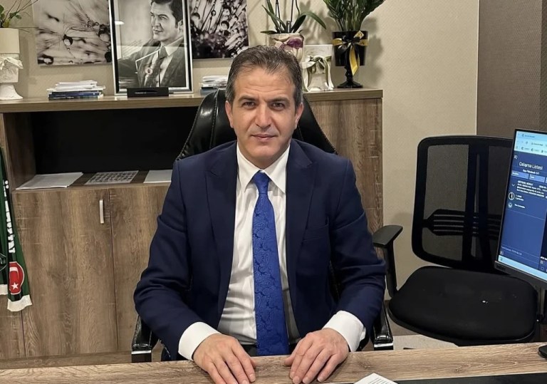 Kocaeli’nin sevilen doktoru Alper Gültekin’e profesörlük unvanı