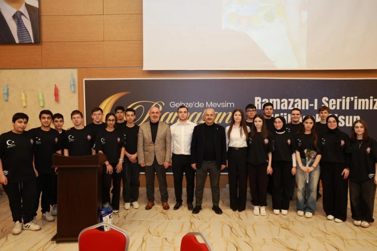 Başkan Büyükgöz gençlerle iftar sofrasında buluştu