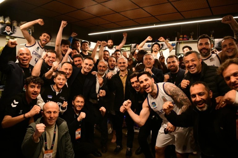 Çayırova Belediyesi Basketbol Takımı şampiyonluğa koşuyor