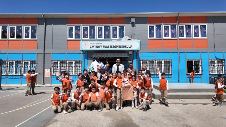 Şampiyon basketbolcular Fuat Sezgin öğrencileriyle buluştu