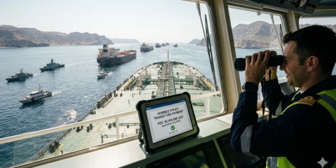 Hürmüz Boğazı gemi trafiğine açıldı: Geçiş ücreti 2 milyon dolar!