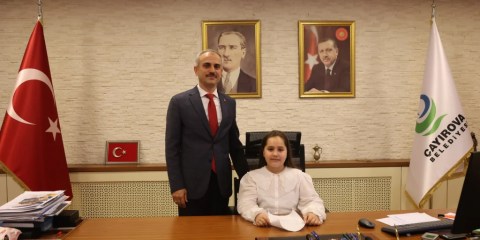Çayırova’da Başkanlık Koltuğu Minik Hira’ya Emanet