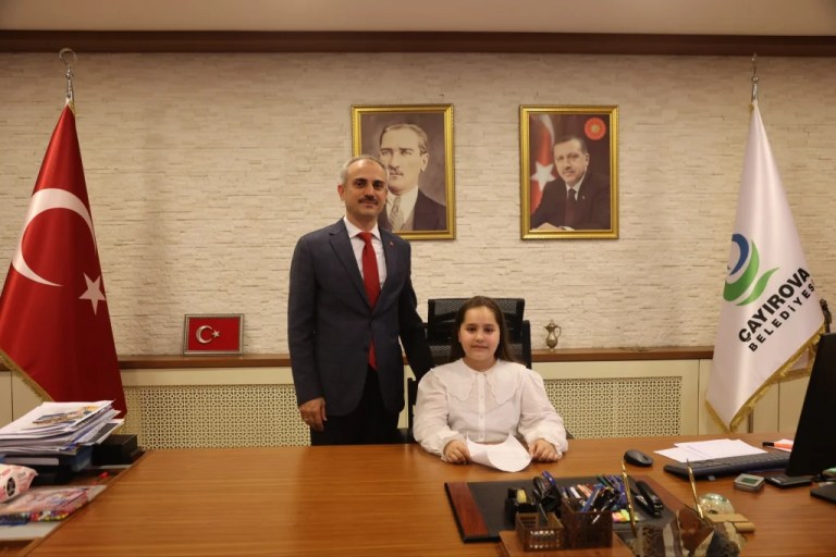 Çayırova’da Başkanlık Koltuğu Minik Hira’ya Emanet