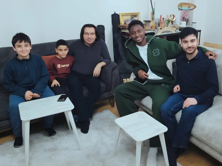 Kocaelisporlu Keita’dan Vali Yardımcısı Avşarbey’e Ziyaret