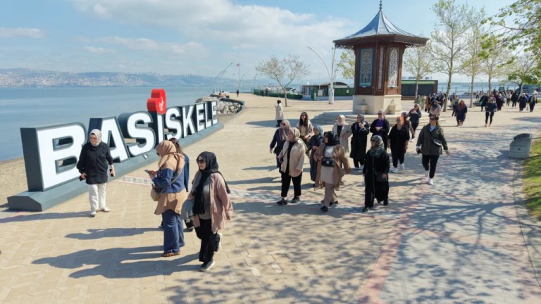 Kadınlar Başiskele’de Sağlıklı Yaşam İçin Yürüdü