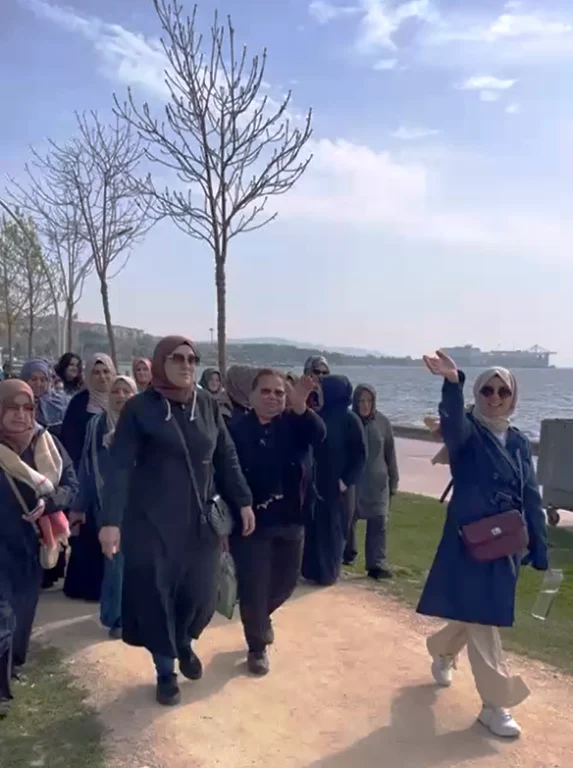 Körfezli Annelerden Sahilde Sağlık Yürüyüşü