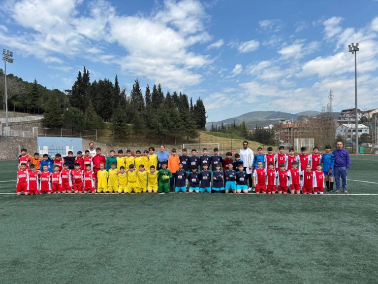 23 Nisan Futbol Turnuvası Derince’de Başladı