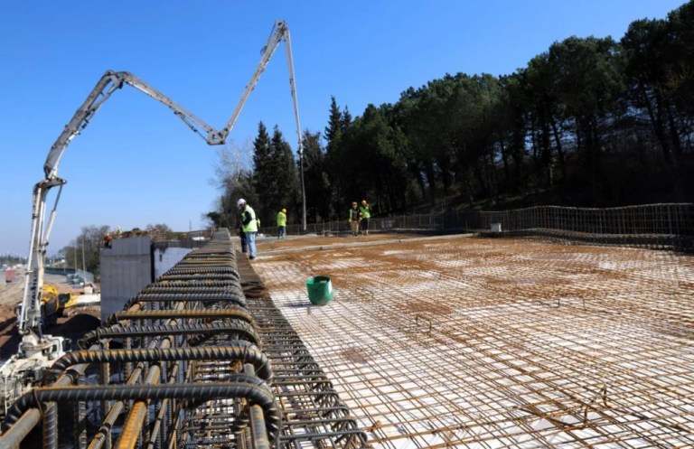 Başiskele Kavşağı’nda 78 Tonluk Üst Geçit Montajı