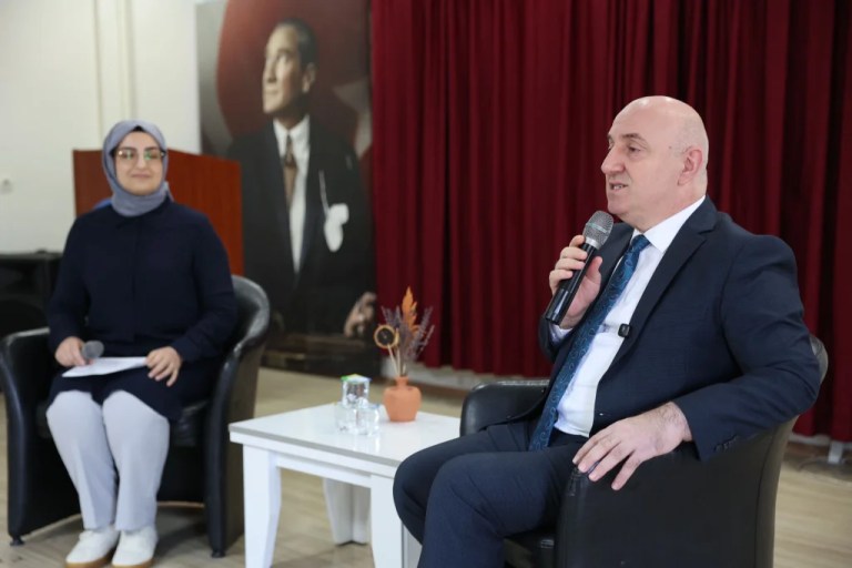 Başkan Bıyık’tan miniklere yerel yönetim dersi