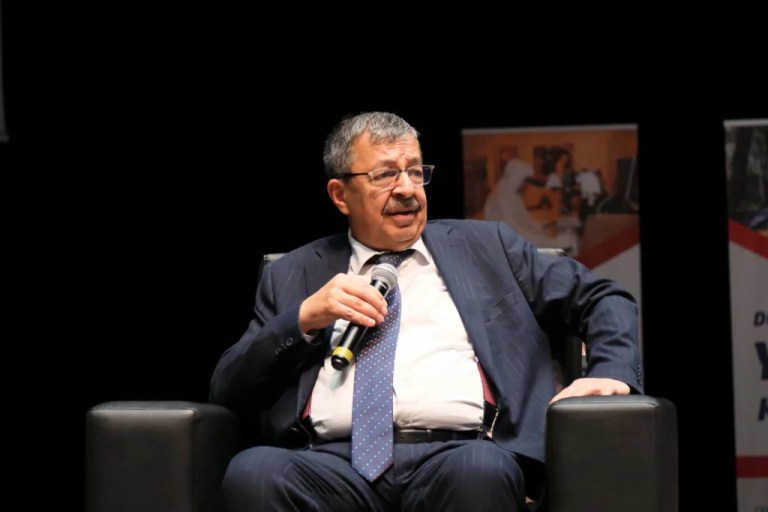 Hayati İnanç’tan GTÜ’de ‘İçimizdeki Şiir’ Söyleşisi