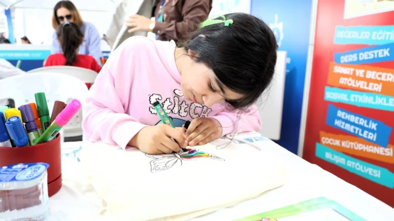 Kocaeli’de çocuklar atölyelerde eğlenerek öğreniyor