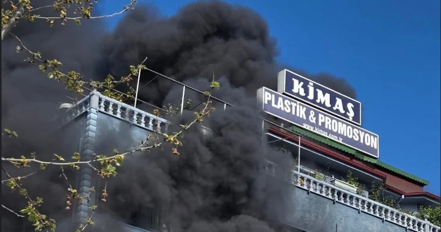Körfez’de plastik fabrikasında yangın!