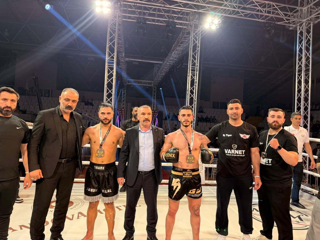 Dilovası’nda Nefes Kesen Boks ve Kick Boks Gecesi