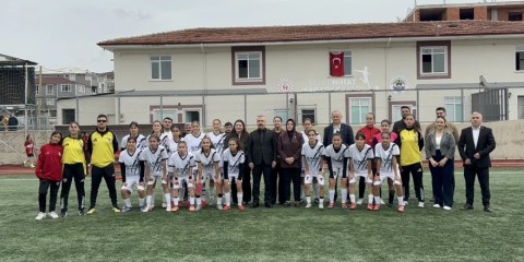 MHP Dilovası’ndan kadın futboluna sürpriz ziyaret