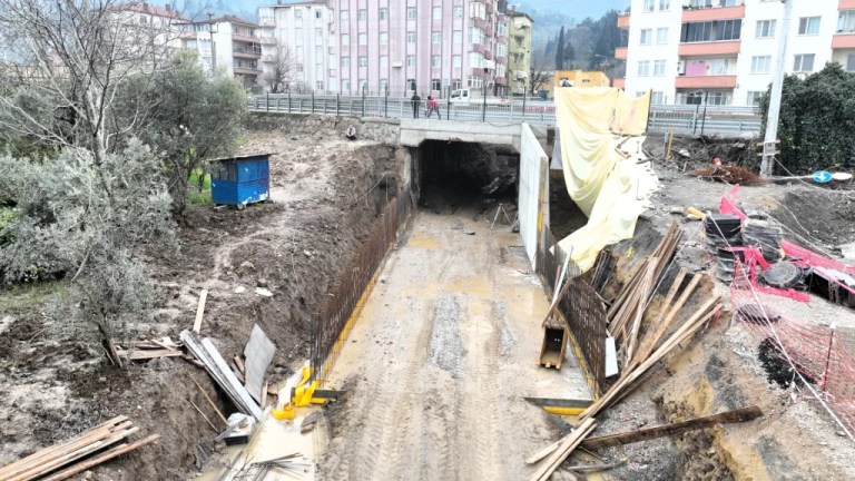 Gölcük Ulaşlı’da alt geçit projesi hızla ilerliyor
