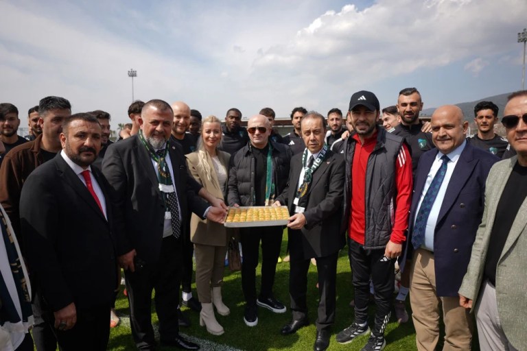 MHP Kocaeli’den Kocaelispor’a destek ziyareti
