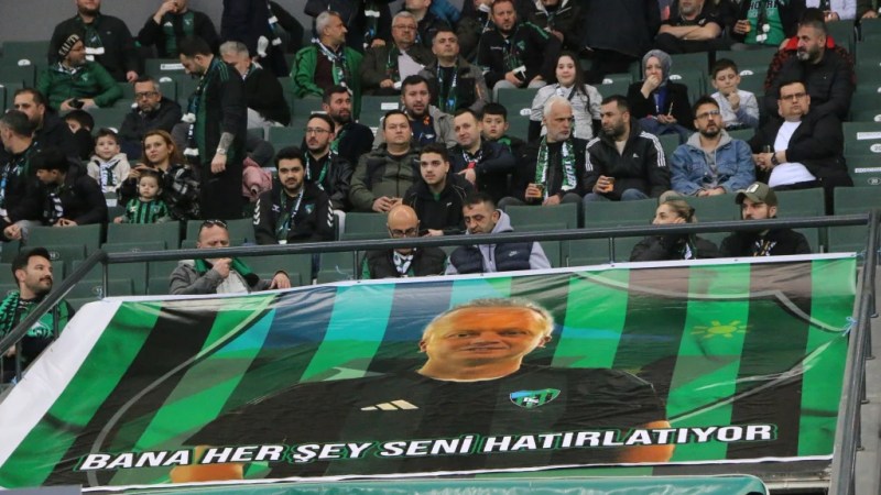 Kocaelispor taraftarından Cem Özer’e duygusal veda