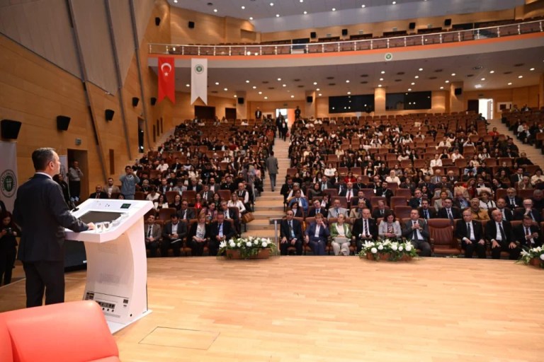 Vali Aktaş, Kocaeli Hukuk Zirvesi’ne Katıldı