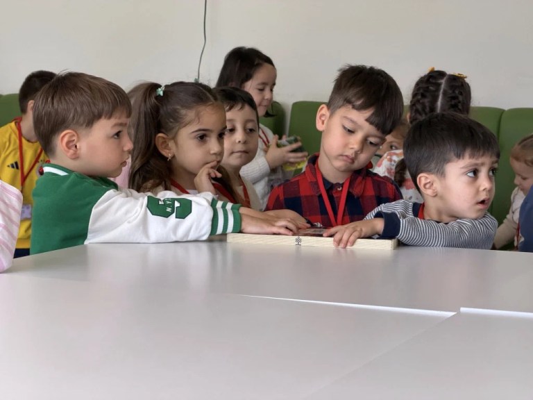 Kartepeli çocuklar masalların ritmine kapıldı