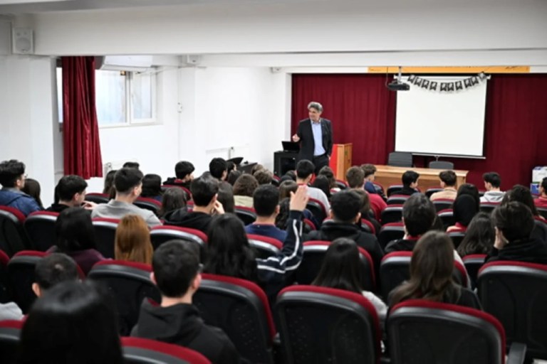 Başkan Kocaman’dan Pirelli Lisesi Öğrencilerine Tavsiyeler