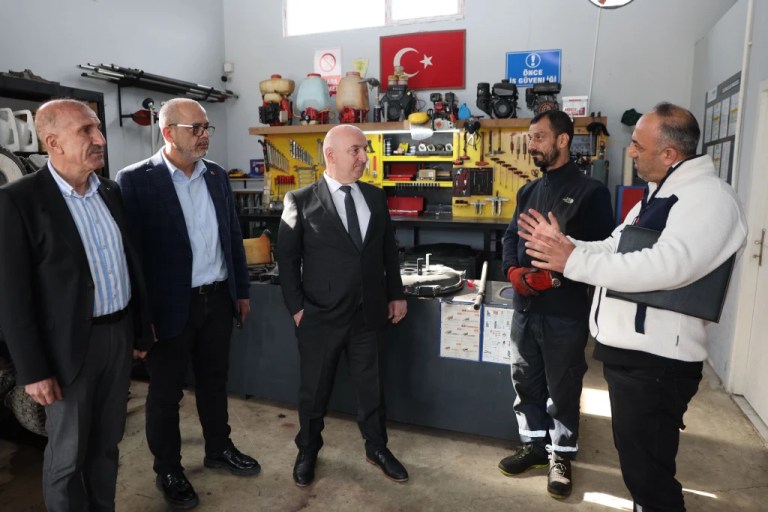 Darıca’nın kent mobilyaları belediye atölyesinde üretiliyor