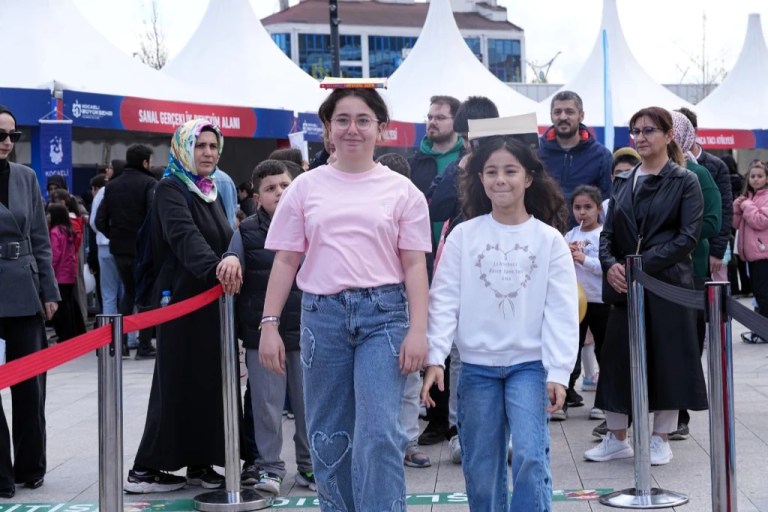 İzmit’te Çocuk Şenliği Coşkusu Devam Ediyor