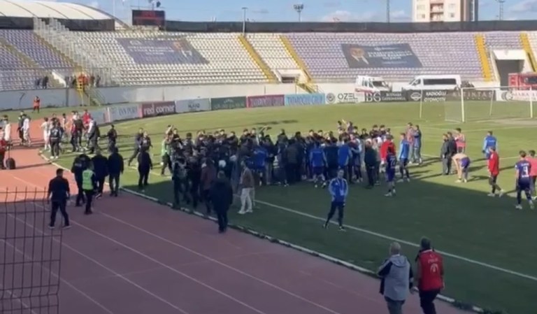 Gebzespor evinde mağlup, saha karıştı!