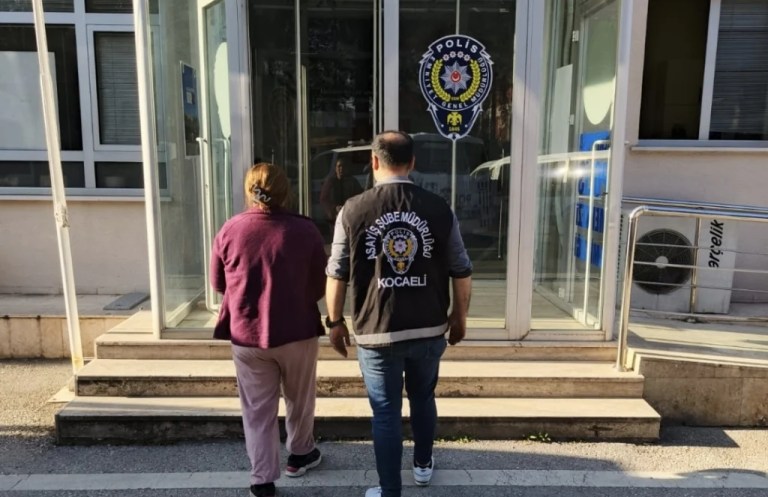 Şifonyer arkasına gizlenen firari Kocaeli’de yakalandı!