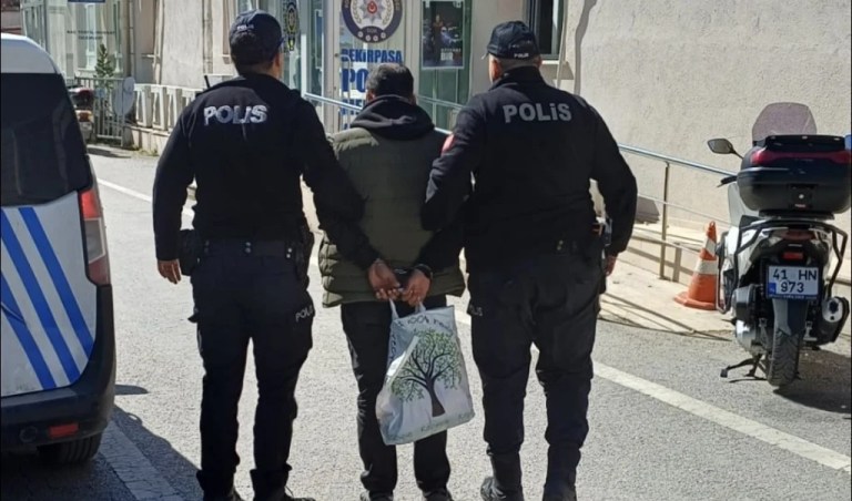 Kocaeli’de dolandırıcı kamu görevlisi yakalandı!