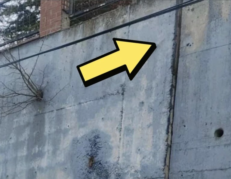 Çayırova’da okul istinat duvarı çöktü, tehlike sürüyor!
