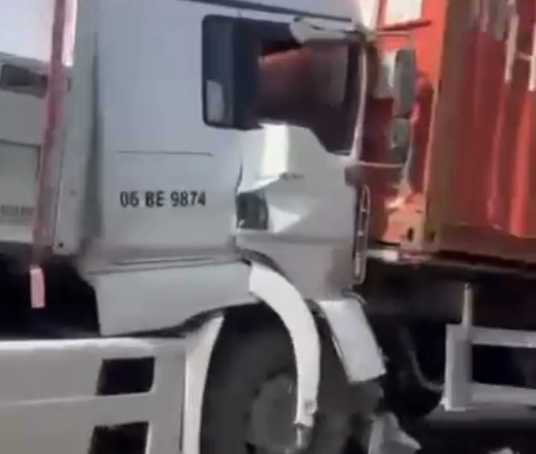 Zincirleme kaza TEM Otoyolu’nu kilitledi!