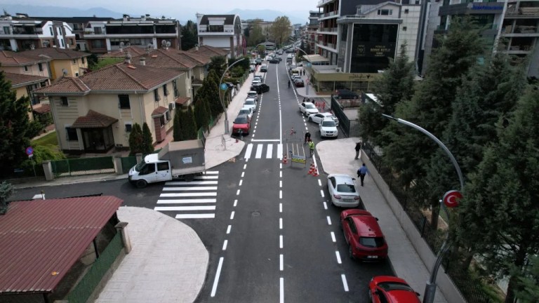 Şehit Ergün Köncü Caddesi’nde yol çizgileri çekildi
