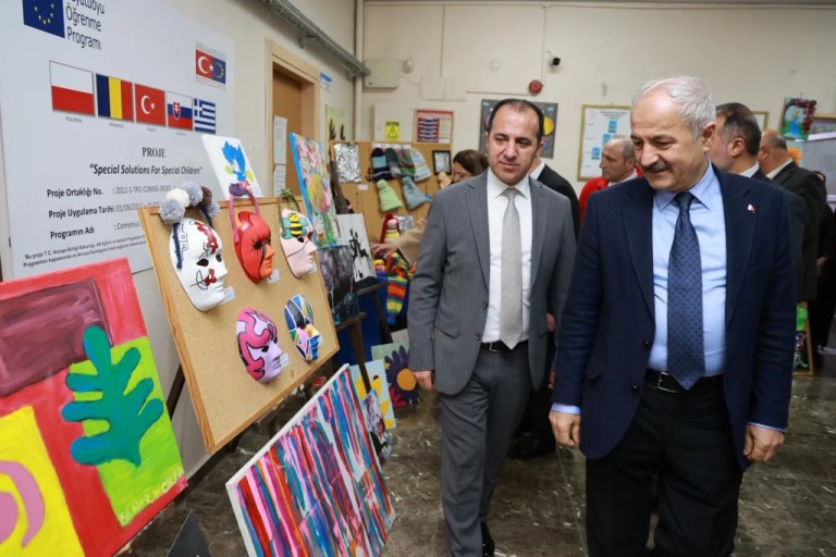 Gebze’de otizm farkındalığına dikkat çeken program!