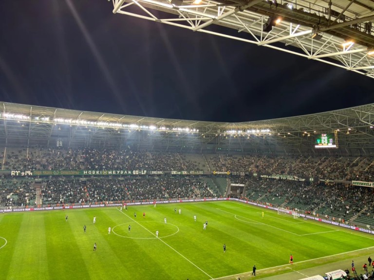 Kocaelispor-Başakşehir maçını 13 bin taraftar izledi