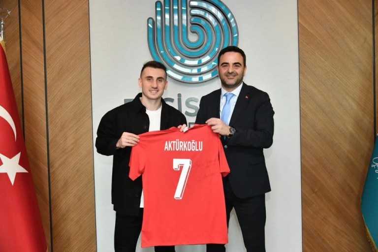 Kerem Aktürkoğlu’ndan Başkan Özlü’ye Ziyaret