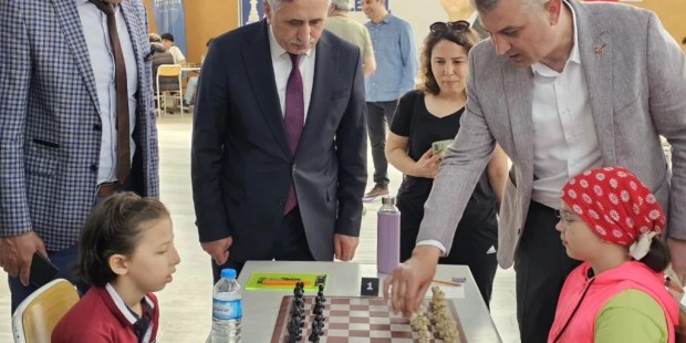 Gölcük’te satranç heyecanı başladı
