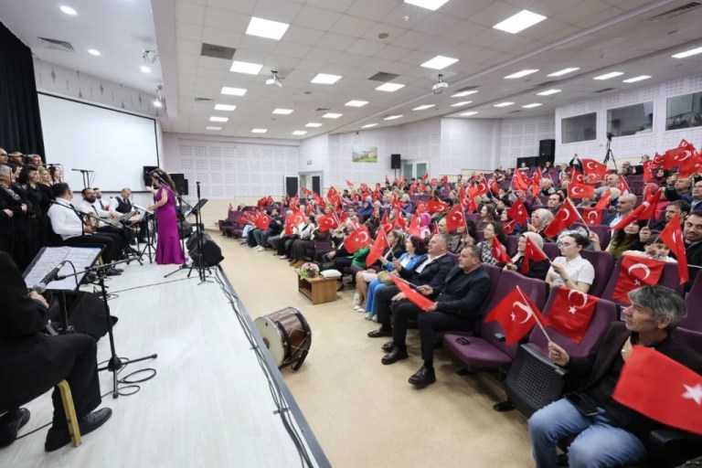 Kartepe’de 19 Mayıs coşkusu türkülerle kutlandı