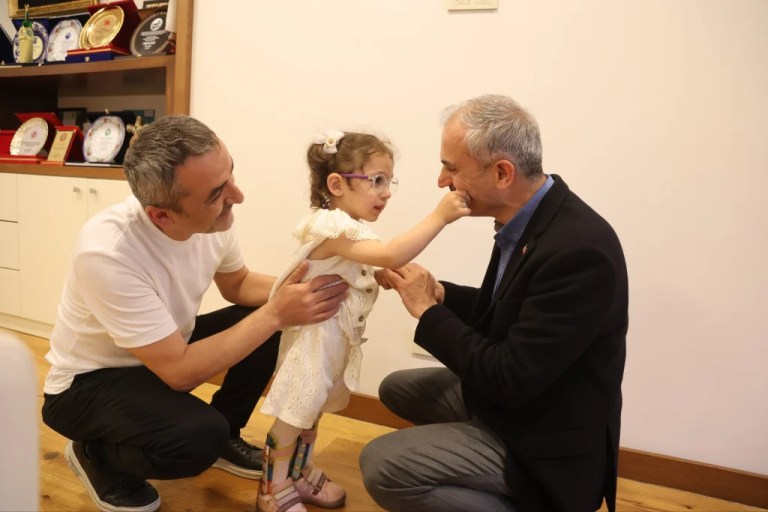 Başkan Çiftçi, Minik Lina’ya destek sözü verdi