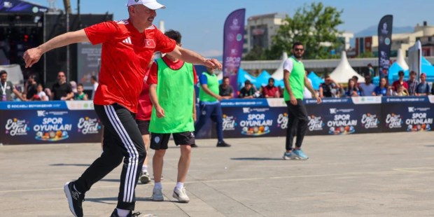 Büyükakın gençlerle 19 Mayıs coşkusuna ortak oldu