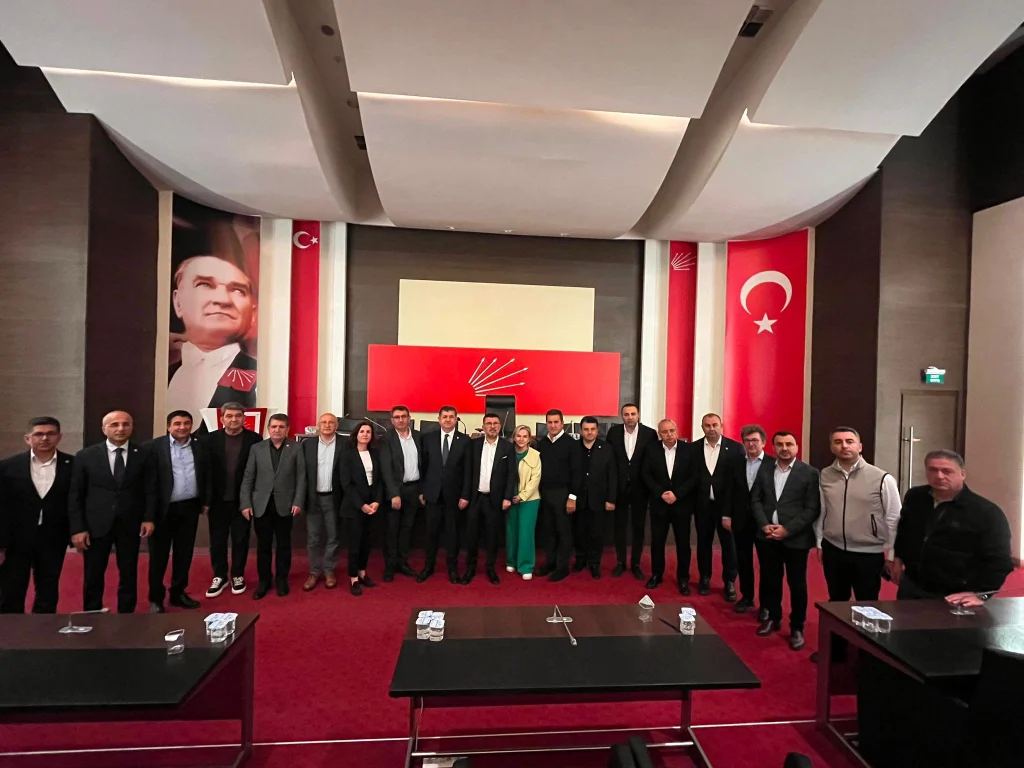 CHP Genel Merkezi’nde demokrasi nöbeti