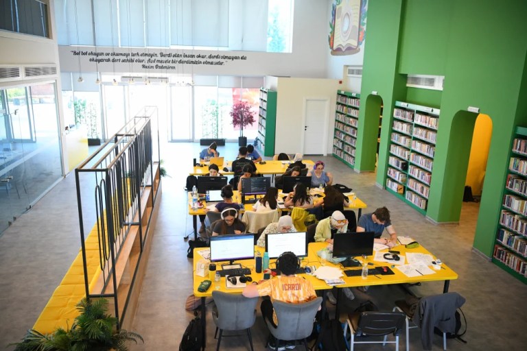 Çayırova’da kitap kahveler 7/24 açık
