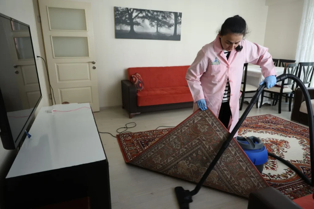 Alo Evlat ekipleri yaşlıları bayrama hazırlıyor